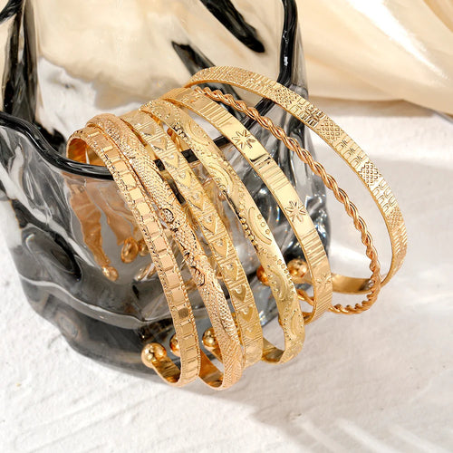 7 Pcs/Set Punk Gold Color Bracelets for Women Streetwear Goth Heart Prints Metal Design Open Bangle Fashion Jewelry Gifts